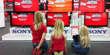 Second Screeners Offered New Products