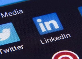 Data Mining for Predictive Social Network Analysis