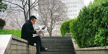 Machine Learning with a twist: How trivial labels can be used to predict policy changes