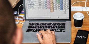 Distributed Data Caching Using Big Data