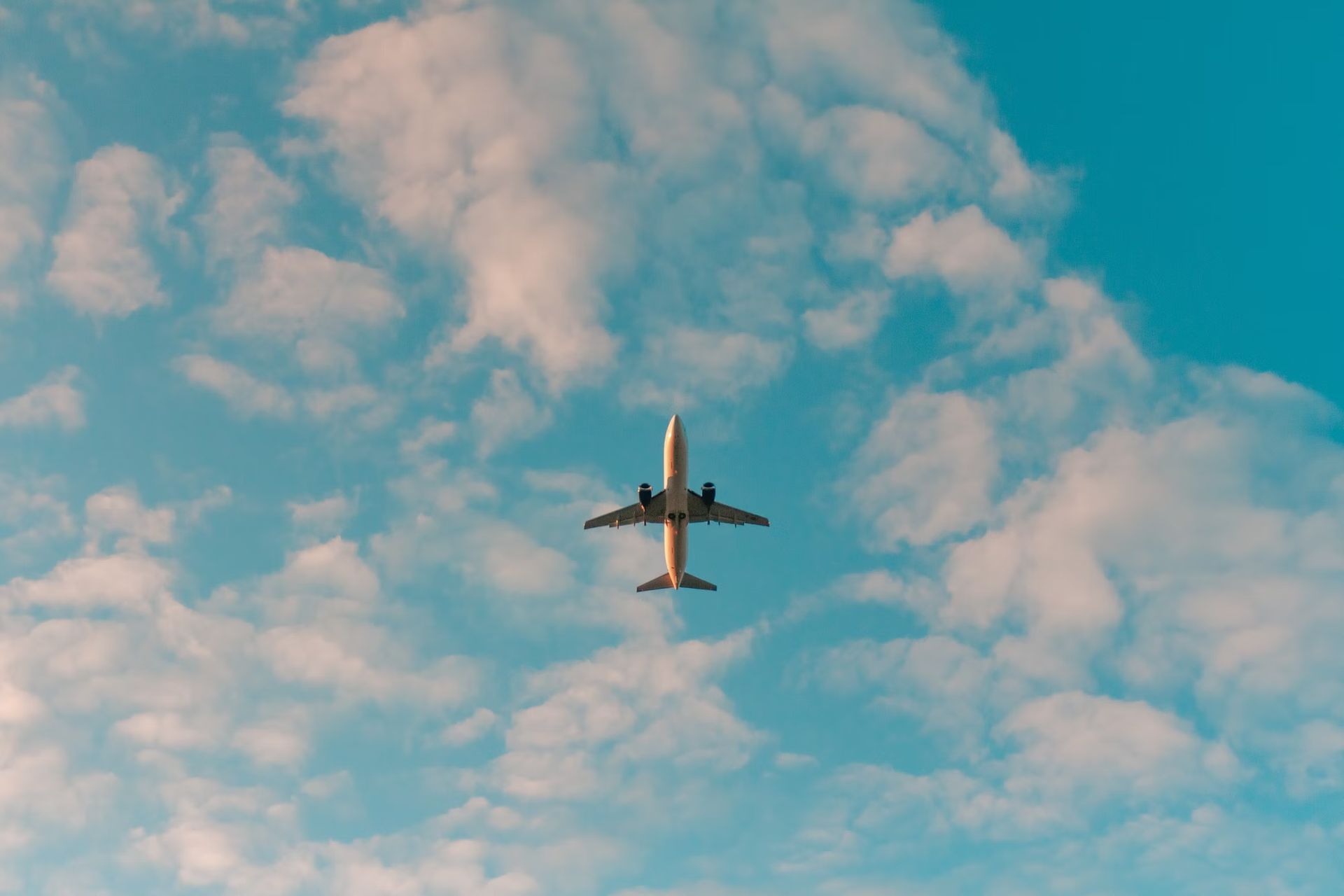 A team of researchers at Carnegie Mellon University believe they have developed the first AI pilot that enables autonomous aircraft to navigate crowded airspace.