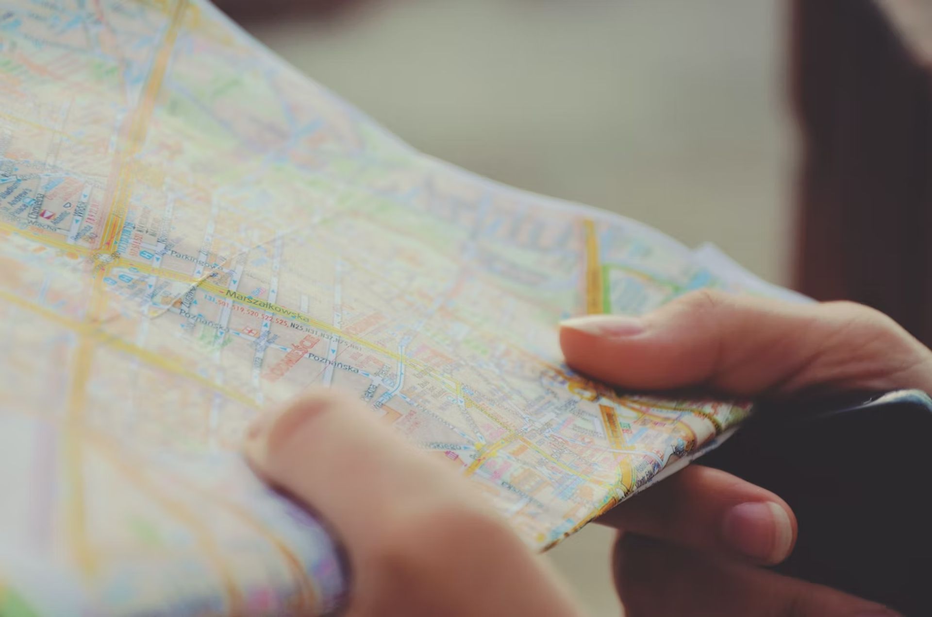 What is location-based marketing strategy: Types, advantages, examples and companies