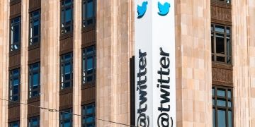 Twitter temporarily closes offices as Elon Musk begins mass layoffs