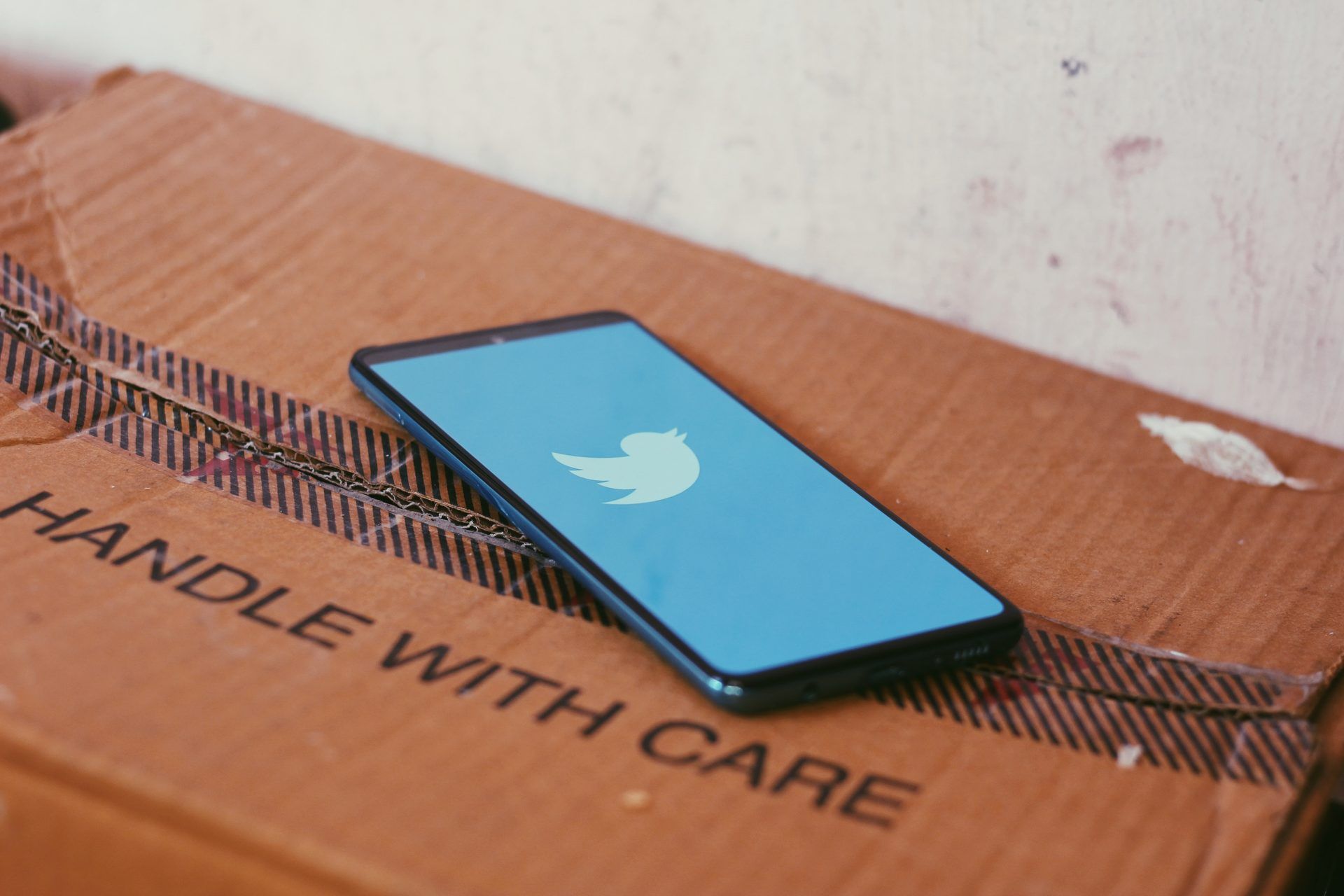 400 million Twitter accounts' data is on Christmas sale