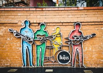 Paul McCartney brings John Lennon back in a new song with the help of AI