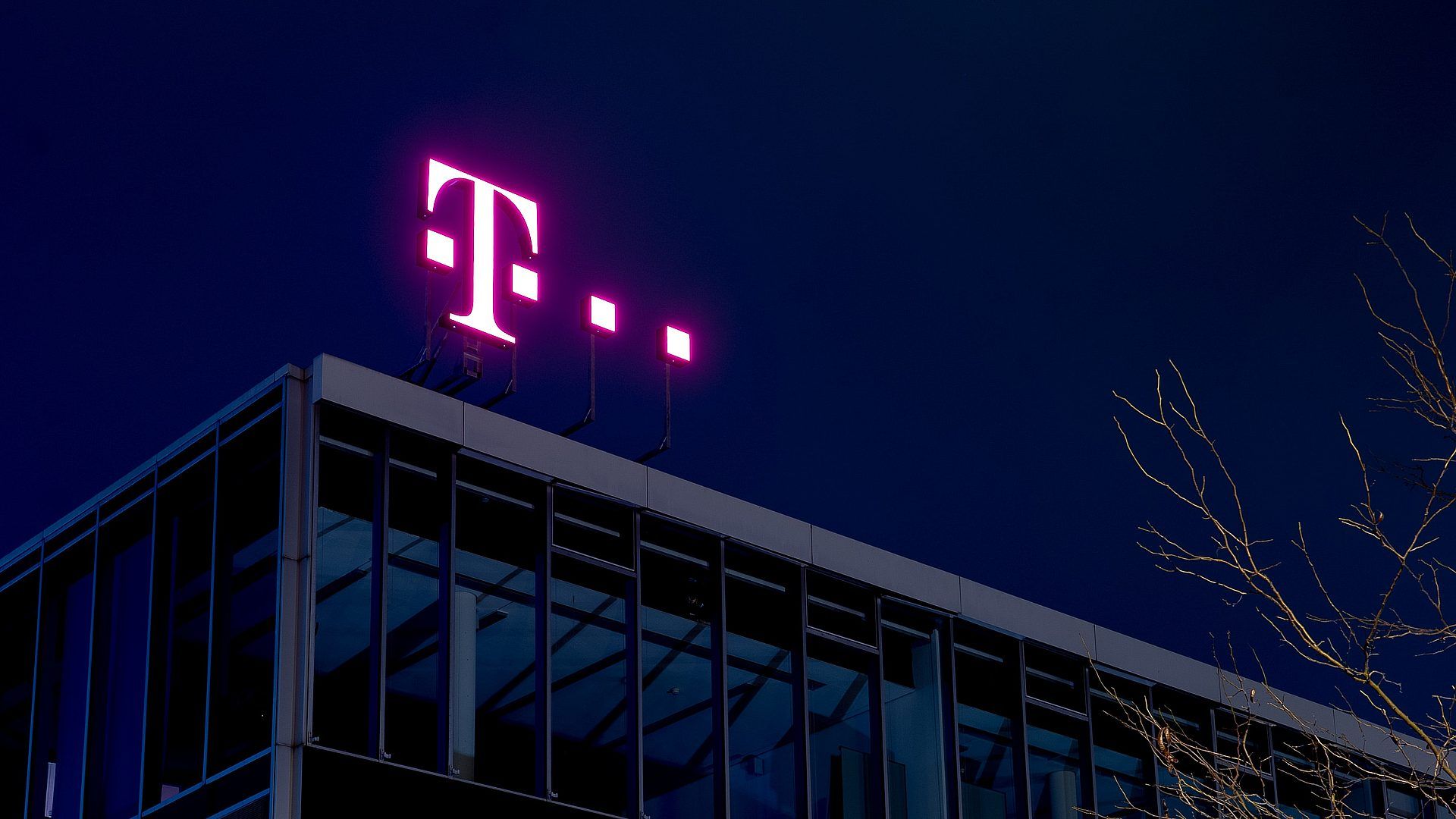 T-Mobile data breach 2023 : Glitch exposes sensitive info, raising cybersecurity concerns in a string of incidents
