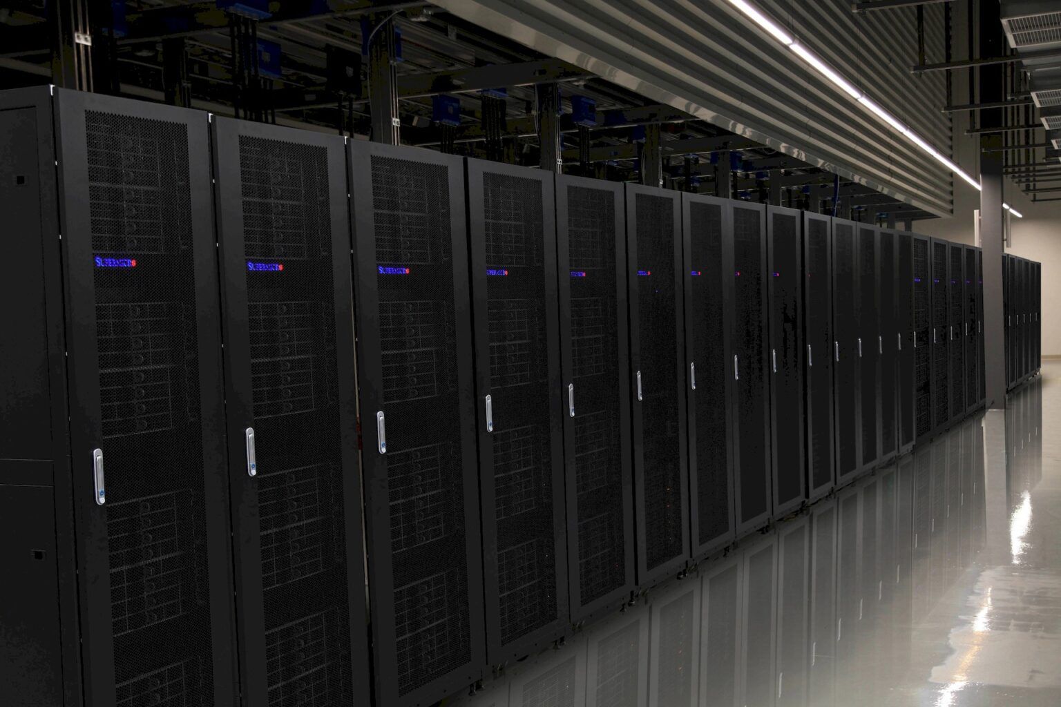 What Is A Blade Server? Definition And Comparison With Other Servers