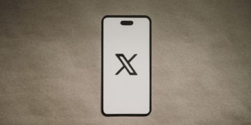 X is not showing tweets at the moment, is X down?