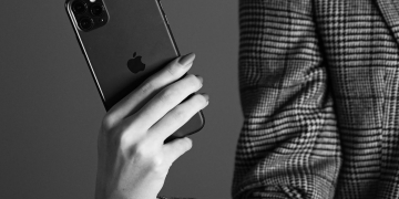 Apple bets on DarwinAI to clinch its position in AI competition