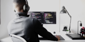 9 crucial factors for choosing where to hire developers