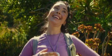 Friend AI Necklace really wants to stay close to you, always