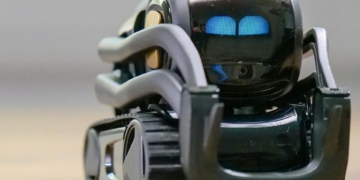 The role of AI and machine learning in cloud security