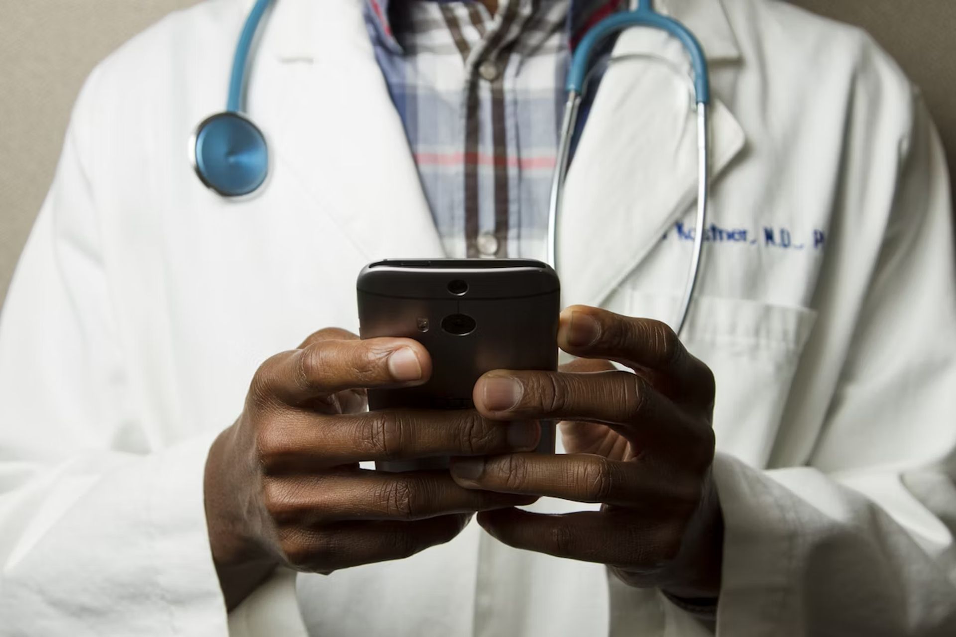 L’avenir de la médecine personnalisée : comment l’intégration des appareils portables améliore la surveillance à distance des patients