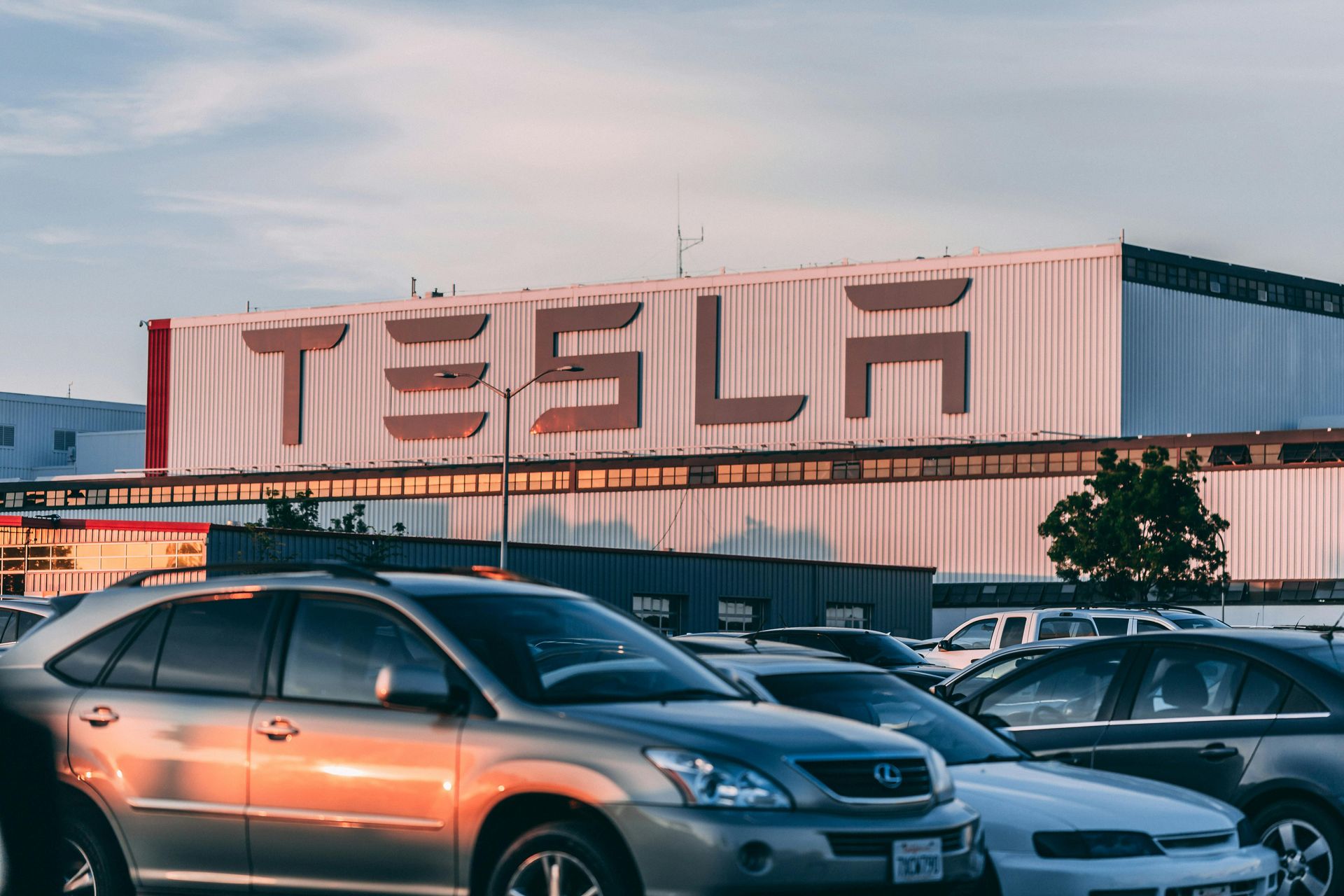 Licenciements technologiques chez Tesla 2024