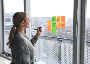 Want to get ahead in AI as a woman? This new report has lots of advice