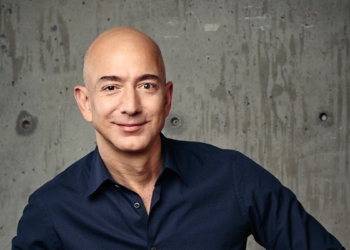 “Not the enemy”: Bezos aims to redefine Trump-media dynamics
