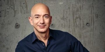 “Not the enemy”: Bezos aims to redefine Trump-media dynamics
