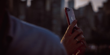 Why you should wait for the iPhone SE 4