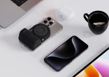 Belkin Stage PowerGrip turns your iPhone into a point-and-shoot camera