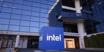 Intel delays AI GPU, stock reacts: Is it falling further behind Nvidia?