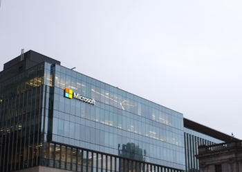 Microsoft shares drop 4.5% while Meta gains 2.5% in Germany