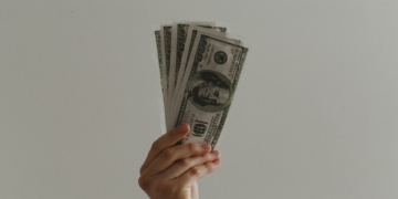 6 AI stocks that could 10X and one that might 100X