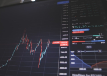 S&P 500 breaks records again while Fed stays cautious on inflation