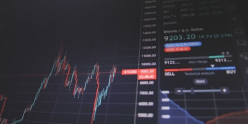 S&P 500 breaks records again while Fed stays cautious on inflation