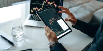 S&P 500 reaches record high, Fed rate cuts anticipated