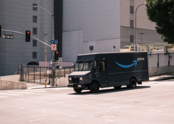 Amazon stock slips 4%: Could it drop below 0