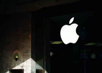 Apple did it again: Voice-to-text replaces “racist” with “Trump”