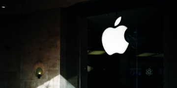 Apple did it again: Voice-to-text replaces “racist” with “Trump”