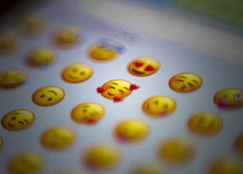 Emoti-Attack: How emojis can trick AI language models