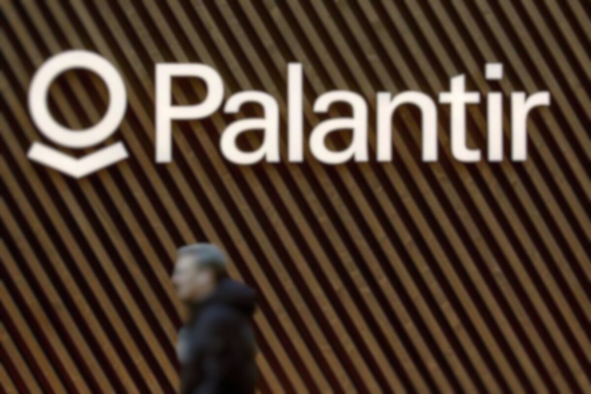 Palantir stock dips 5% but insiders say AI’s future will make this look cheap