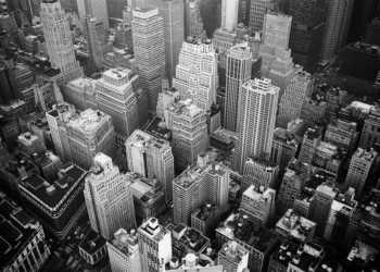 S&P 500 gains 0.15% but Wall Street fears a 9.2% post-earnings drop