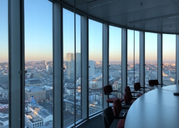 6 in 10 C-level executives are hunting for AI-savvy employers