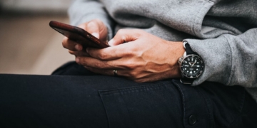 Google Messages borrowing a key WhatsApp feature: @ Mentions are coming