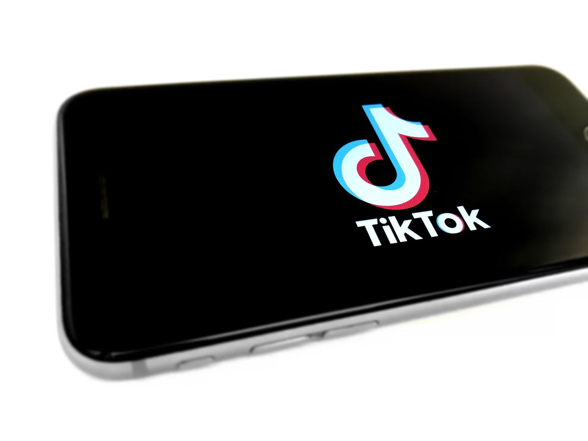 Oracle leads negotiations to save TikTok from U.S. ban