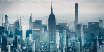 S&P 500 dips 0.8% below key level and Dow slides on trade uncertainty