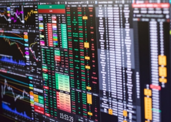 S&P 500 futures sink as Wall Street braces for data storm