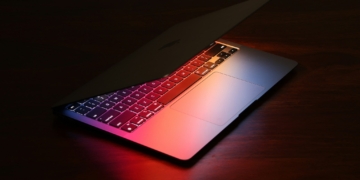 Apple develops new chips for AI smart glasses and Macs