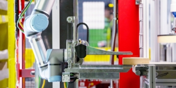 This Amazon robot has a sense of feel