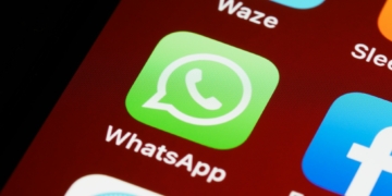 WhatsApp tests AI-generated chat wallpapers on iOS beta