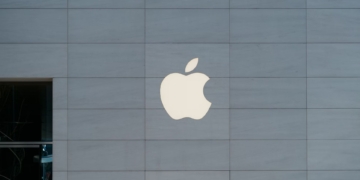 Apple’s quiet AI lab reveals how large models fake thinking