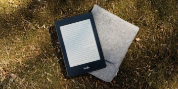 Amazon Kindle finally lets you filter lockscreen ads