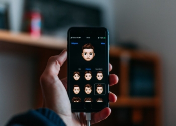 Apple News+ gets an emoji game