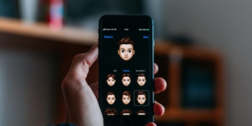 Apple News+ gets an emoji game