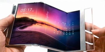 Samsung preps foldable screens for Apple’s iPhone Fold