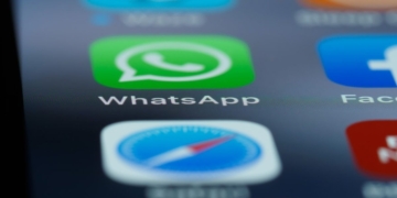 WhatsApp will now summarize your messy group chats