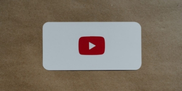 YouTube’s testing Reddit-like comments for Premium users